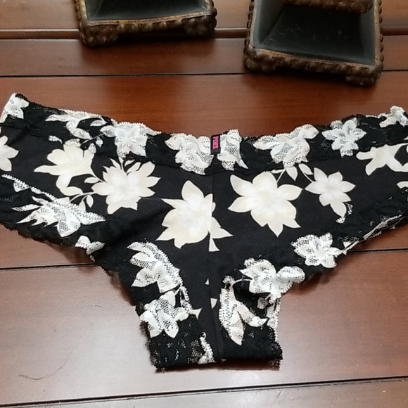 ๐ VS PANTIES - Picture 3 of 7